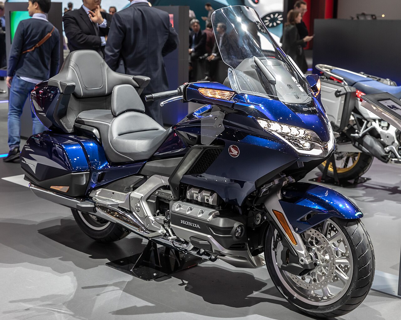 Подработка, хобби или отдушина? Спросили у владельца Honda Gold Wing, сколько можно заработать на мототакси